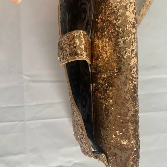 Gold Adrienne Vittadini studio  clutch purse phone charger - Picture 5 of 8